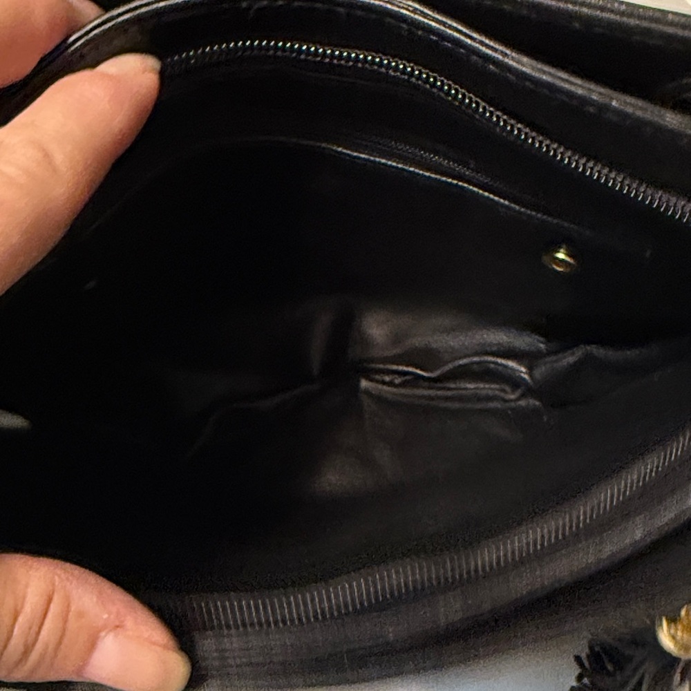 Giorgio Beverly Hill Black Quilted Bag With Gold Accents. - Picture 5 of 5